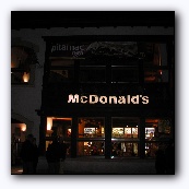 McDonalds в деревянной избушке