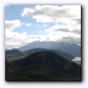 —обственно Mt. St Helens, но верхушку не видно из-за облаков