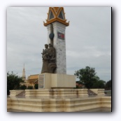 Памятник вьетнамско-лаосско-камбоджийской дружбе