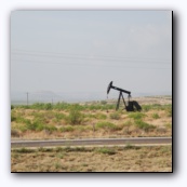Пошли стереотипы Техаса - пустыни и нефтяные вышки :-)
